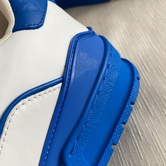 Louis VuittonTrainer White Blue Signature - Picture 15 of 16